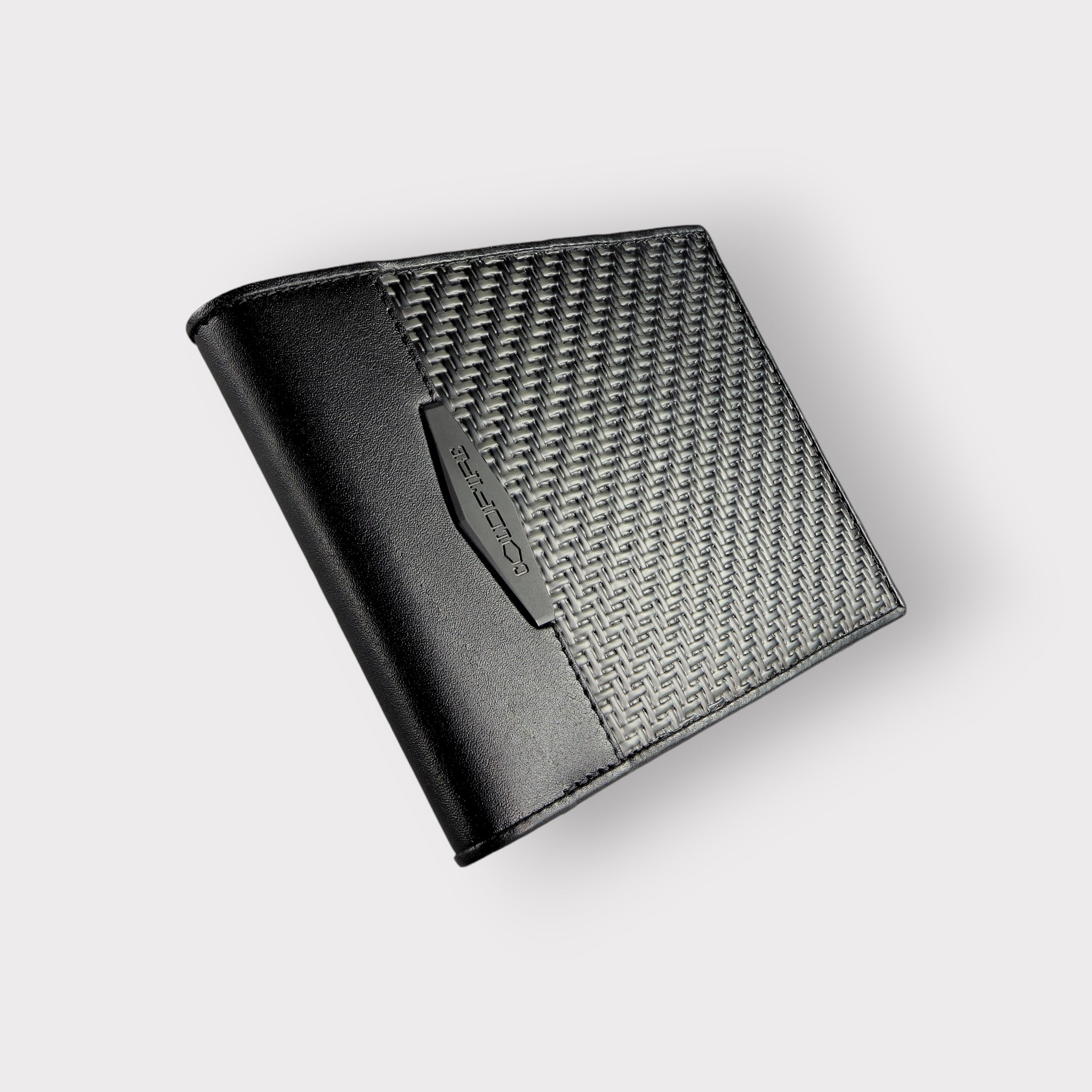 carbon-fiber-wallet-with-coin-pocket-and-id - front